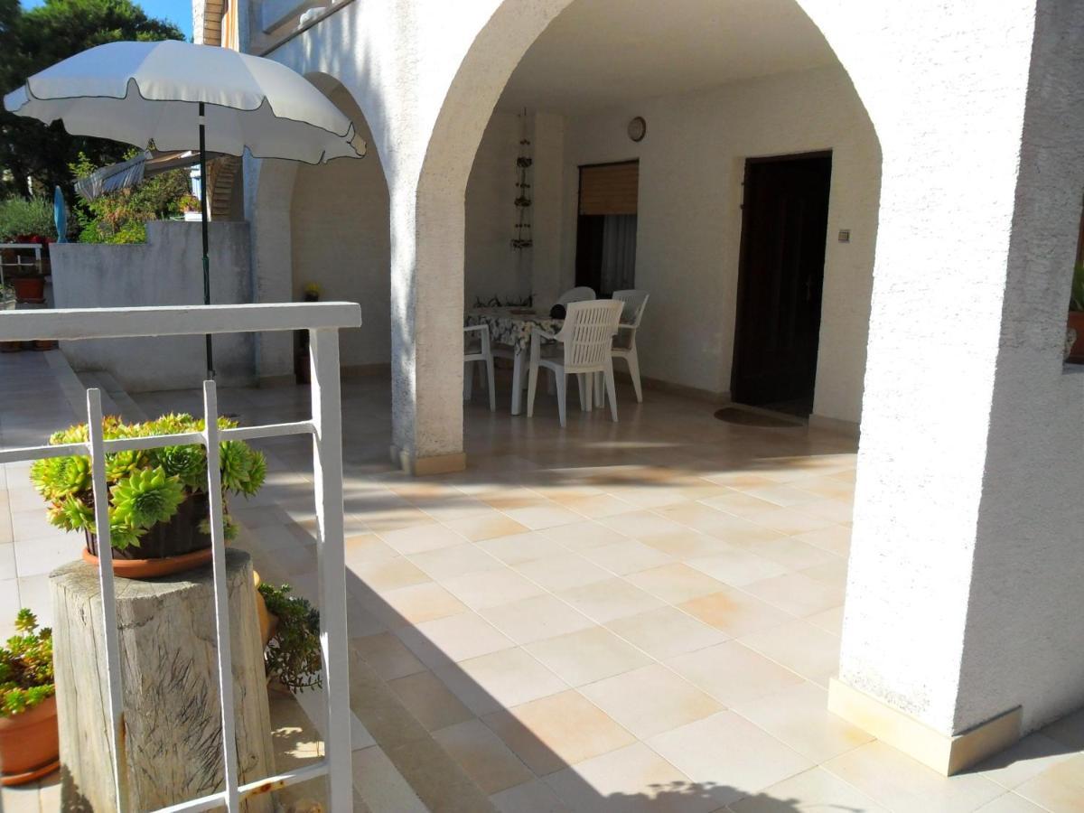 Sea Breeze Apartments With Private Beach And Boat Anchorage Стара-Новаля Экстерьер фото