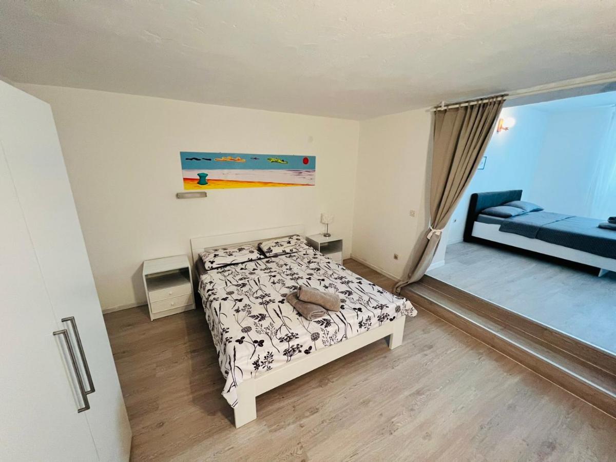 Sea Breeze Apartments With Private Beach And Boat Anchorage Стара-Новаля Экстерьер фото
