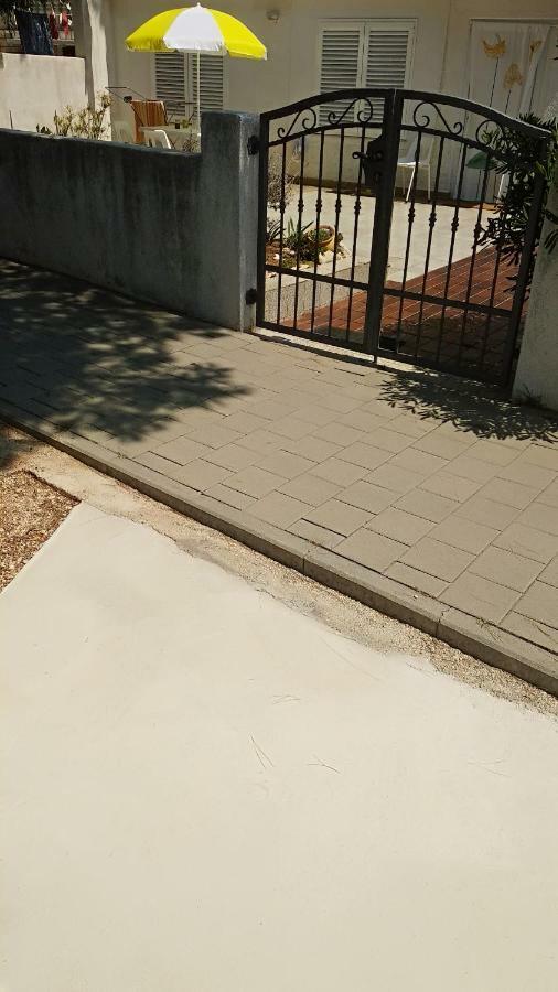 Sea Breeze Apartments With Private Beach And Boat Anchorage Стара-Новаля Экстерьер фото